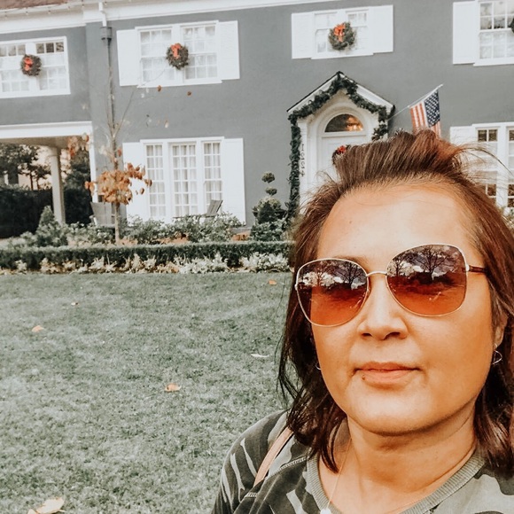 Meet Your Posher, Mahlee! - Picture 1 of 6